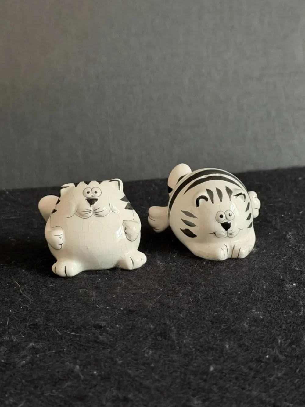 Discontinued Vintage Pier 1 Imports Ceramic“Chubby Cat” Salt/Pepper Shakers